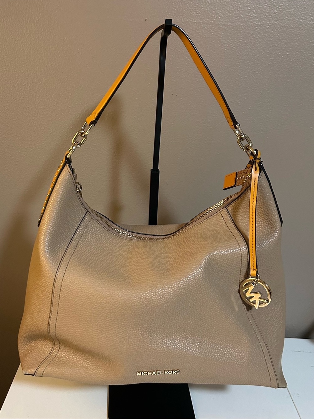 Michael Kors Kimberly Large Hobo Matching Pouch Beige Yellow Leather